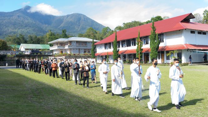 pemandangan gunung lusang--